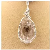 Bijoux Pierres et Minéraux. Collier Quartz Diamant à inclusions brut. Argent 925.