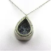 Bijoux Pierres et Minéraux. Collier Benitoite brut. Modèle goutte.