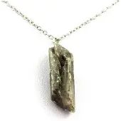 Bijoux Pierres et Minéraux. Collier Gypse brut. 25 ct. Marcieu, Isère, France.