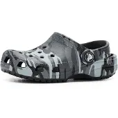 Crocs Uni, modèle Classic Camouflage, sandale fermée, motif camouflage, couleur noir et gris ardoise, taille 25/26
