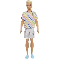 Barbie Poupée Ken Fashionistas en t-shirt à carreaux