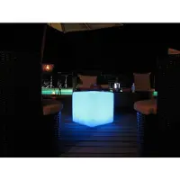 Lumisky Cube lumineux tabouret sans fil LED multicolore dimmable CARRY 40cm avec télécommande et socle à induction