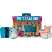 Jazwares Set de jeu école Squishville avec mini-figurine en peluche Squishmallows de 5 cm et accessoires, multicolore