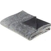 Beliani Couverture SARASWATI 150 x 200 cm Gris clair