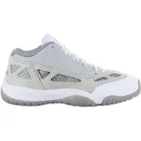 Jordan Sneakers 919712 102 size 44