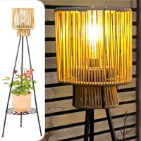 GADGY Lampadaire de jardin Solar pour terrasse - Lampe d'extérieur à énergie solaire pour balcon et jardin - Lampe de jardin LED à trépied avec port USB - Lanterne d'extérieur - Rotin marron