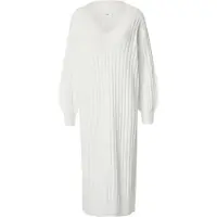 Kamila Šikl Robes en maille blanc cassé