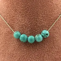 Bijoux Pierres et Minéraux. Collier 5 perles Howlite Turquoise 8 mm Chaine en acier inoxydable Collier femmes, hommes. Taille personnalisa
