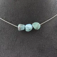 Bijoux Pierres et Minéraux. Collier 3 perles Larimar de République Dominicaine. Chaine en acier Collier femmes, hommes. Taille personnalis
