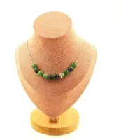 Bijoux Pierres et Minéraux. Collier 10 perles Epidote d'Australie 8 mm. Chaine en acier inoxydable Collier femmes, hommes. Taille personna