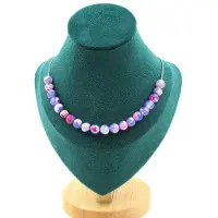 Bijoux Pierres et Minéraux. Collier 20 perles Agate veines de Dragon fuchsia et bleu 8 mm Chaine en acier inoxydable.