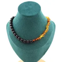 Bijoux Pierres et Minéraux. Collier perles Ambre véritable de la mer Baltique + Agate noire 8 mm. Collier femmes, hommes. Taille personnal
