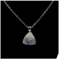 Bijoux Pierres et Minéraux. Collier Pierre de Lune brut. 14.19 ct. Meetiyagoda, Sri Lanka.