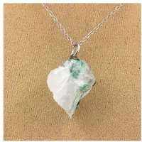 Bijoux Pierres et Minéraux. Collier Quartz + Malachite brut. 21.57 ct. Kipushi Mine, Haut-Katanga, Congo.