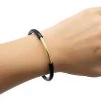 Calvin Klein Bracelet jonc moderne pour femme, noir avec maillon central doré, réf. KJ5FBF2001 Noir/Or
