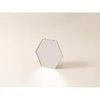 H&S Miroir Doré Suspendu Forme Alvéole avec Chaînette - 25x22x1cm