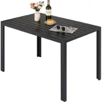 StarTech.com Table à manger d'extérieur - Table de jardin en aluminium - 110x70x73 cm - Plateau à lamelles 6,5x10 cm en bois composite - Pour 6 personnes - Rectangulaire - Noir
