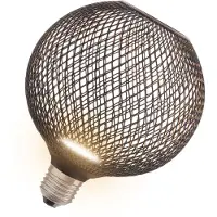 Osram DECOR LED FLAT GLOBE est une ampoule ronde plate de 3.5W, 300lm/2700K, en blanc chaud 827, givrée, en plastique noir, avec filetage E27, non dimmable, de 125 mm de diamètre.