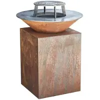 The Favilla Favilla Fuego - Brasero en acier Corten avec plaque grill et plancha Anneau de cuisson intégré • Effet patiné naturel.