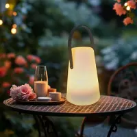 Spetebo 3.07 Lampe de table KONISCH à piles - env. 20 cm - Intérieur et extérieur blanc avec ruban en cuir / minuterie (grand)