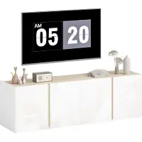 HOMCOM Meuble TV 135 cm, meuble télé pour téléviseur jusqu'à 65 pouces avec 4 portes à fermeture amortie, étagère réglable et passe-câbles, banc TV pour salon, chambre à coucher, blanc
