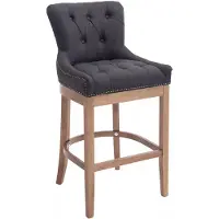 In And OutdoorMatch Tabouret de bar Jeramie - style Chesterfield - gris - tissu - pieds en bois naturel - hauteur d'assise 74 cm - avec dossier et repose-pieds - avec clous en laiton - Deluxe