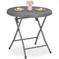 Relaxdays Table de jardin , pliable, H x P : 74 x 80 cm, aspect rotin, plastique et acier, résistante aux intempéries, table de balcon ronde, grise