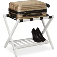 Relaxdays Porte-valises pliable , tabouret porte-valises en bois, dimensions : 54,5 x 66 x 44,5 cm, 2 tablettes, rangement pour valises d'hôtel, blanc