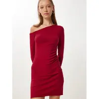 Happiness İstanbul Robe rouge carmin