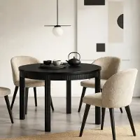 Dekori.Interiors Table extensible ronde, noire, RAVO, 90/140 cm, avec pieds en bois de hêtre rainurés – design moderne