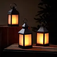 Unyqoos : Lot de 3 lanternes LED résistantes aux intempéries, effet flamme, minuterie 6 heures, 21 LED ambrées, fonctionnement sur piles, hauteur 25 cm x largeur 10 cm
