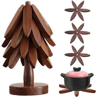 Unyqoos Ensemble : 4 sous-verres en bois massif avec motif arbre, résistants à la chaleur et protégeant contre les rayures, pour la table, la cuisine et le salon