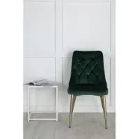 Ebuy24 VelvetDeluxe Chaise de salle à manger en velours, vert, finition laiton.