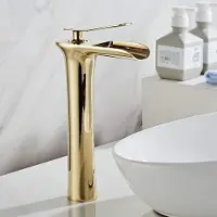 OEM Robinet de salle de bain à cascade, robinet haut, robinet de salle de bain doré, robinet doré, robinet à 8 becs.