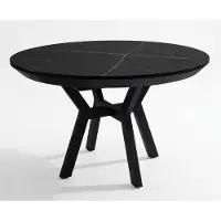 Xl Moebel Gmbh Une table à manger élégante en bois massif, au design moderne et intemporel.
