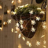 OEM Projecteur d'éclairage diffusant une lumière chaleureuse et orné d'un motif de flocons de neige, pour créer une ambiance apaisante.