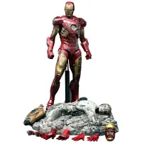 Hot toys Figurine MMS196 - Marvel Comics - The Avengers - Iron Man Battle Damaged Version Mark 7