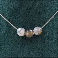 Bijoux Pierres et Minéraux. Collier 3 perles Agate veines de Dragon 8 mm. Chaine en acier Collier femmes, hommes. Taille personnalisable.