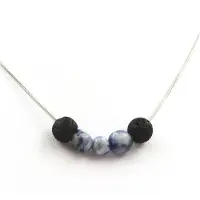 Bijoux Pierres et Minéraux. Collier perles Lave 8 mm + Jaspe bleu d'Afrique du Sud Chaine en acier inoxydable.