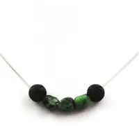 Bijoux Pierres et Minéraux. Collier perles Lave 8 mm + Epidote de Myanmar (Birmanie) Chaine en acier inoxydable.