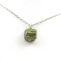 Bijoux Pierres et Minéraux. Collier Pyrite brut. 32.82 ct. Ambas Aguas, La Rioja, Espagne.
