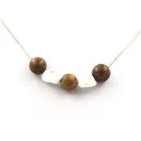 Bijoux Pierres et Minéraux. Collier perles bois 8 mm + Howlite des USA Chaine en acier inoxydable.