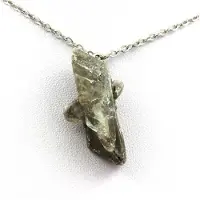 Bijoux Pierres et Minéraux. Collier Gypse brut. 24 ct. Marcieu, Isère, France.