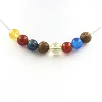 Bijoux Pierres et Minéraux. Collier perles bois + Agate Rouge + Agate rubanée bleu + Citrine 8 mm Chaine en acier inoxydable.