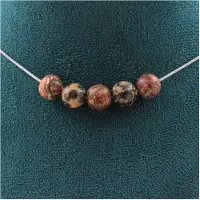 Bijoux Pierres et Minéraux. Collier 5 perles Jaspe léopard 8 mm. Chaine en acier inoxydable Collier femmes, hommes. Taille personnalisable.