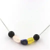 Bijoux Pierres et Minéraux. Collier perles Onyx noir mat 8 mm + Quartz rose du Brésil + Lapis Chaine en acier inoxydable.