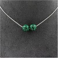 Bijoux Pierres et Minéraux. Collier 2 perles Malachite (avec résine) 8 mm. Chaine en acier Collier femmes, hommes. Taille personnalisable.