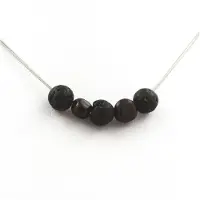 Bijoux Pierres et Minéraux. Collier perles Lave 8 mm + Grenat du Mozambique Chaine en acier inoxydable.