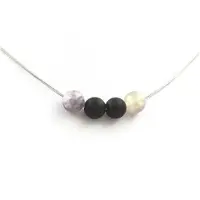 Bijoux Pierres et Minéraux. Collier perles Mica violet de Tanzanie + Onyx noir mat 8 mm. Chaine en Collier femmes, hommes. Taille personna