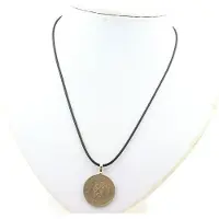 Bijoux Pierres et Minéraux. Collier pièce de monnaie Luxembourg 5 francs - Charlotte . Cordon noir.